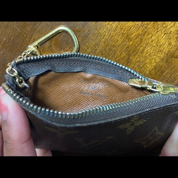 Louis Vuitton keychain with pouch. - Picture 5 of 7